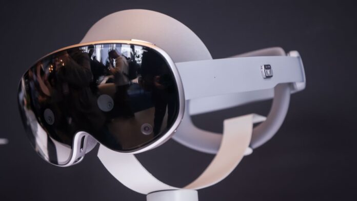Samsung Galaxy XR vs Apple Vision Pro: Comparing specs and
